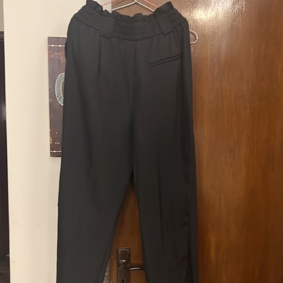 Zara woman.Size M.Waist 28.Relaxed beautiful trouser with great fall.adjustable - Picture 6 of 6
